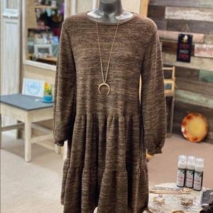 Flowy boutique dress loose sleeves